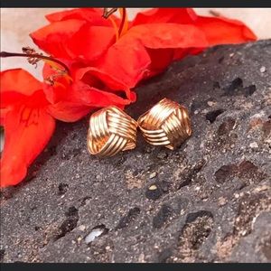 ♥️ 14K Gold Earrings ♥️